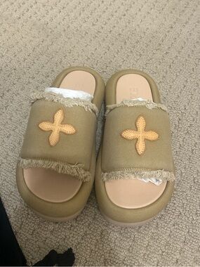 Women's Slide Sandals in Tan with Star Appliqué